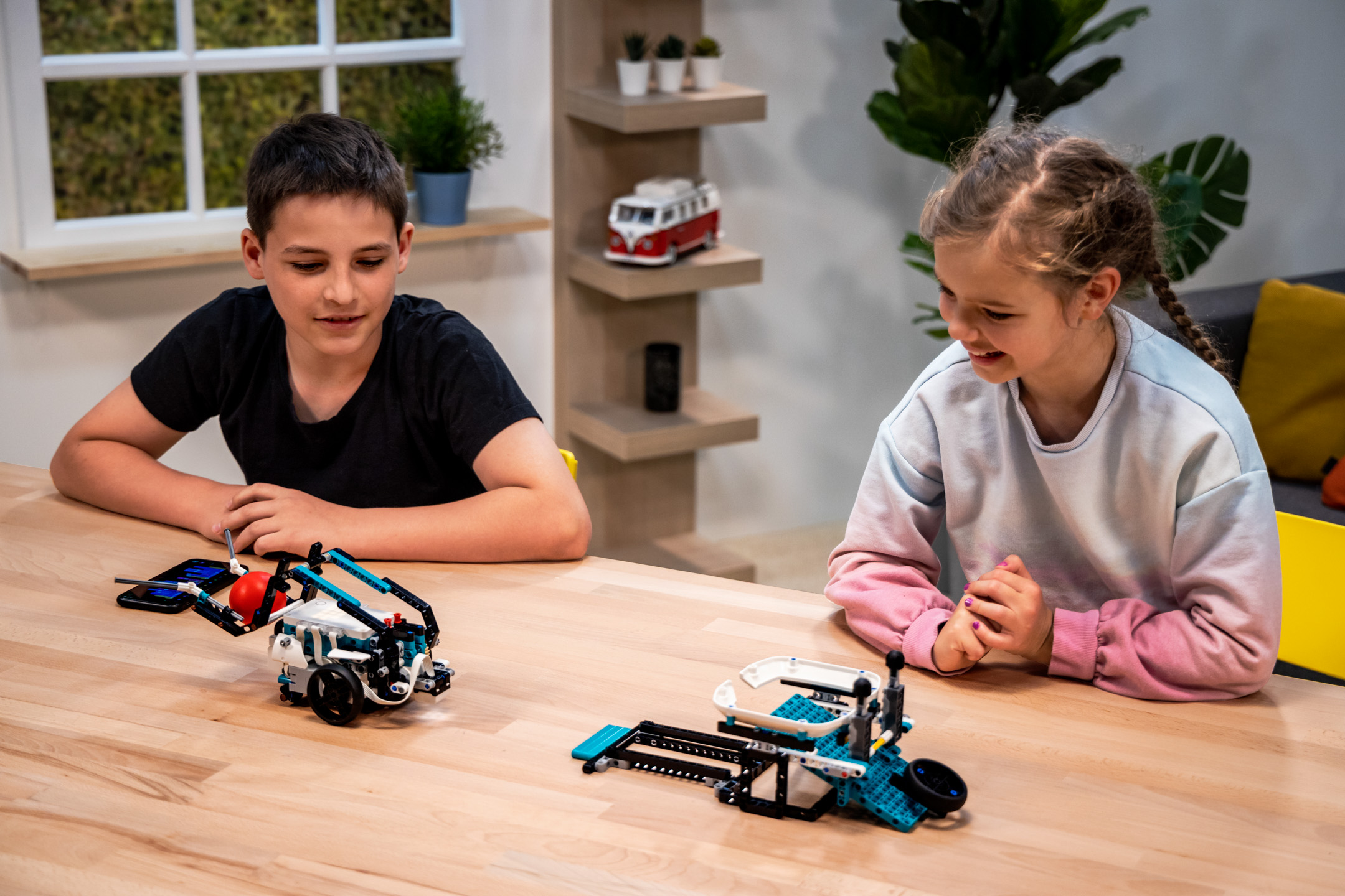 Tìm hiểu sự khác nhau giữa đồ chơi robot và robot stem