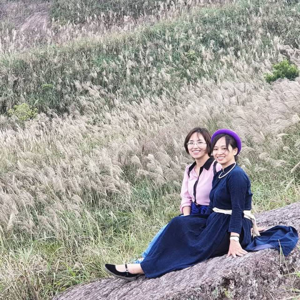 Cột mốc 1297 là điểm check-in hoa lau đẹp tại Bình Liêu