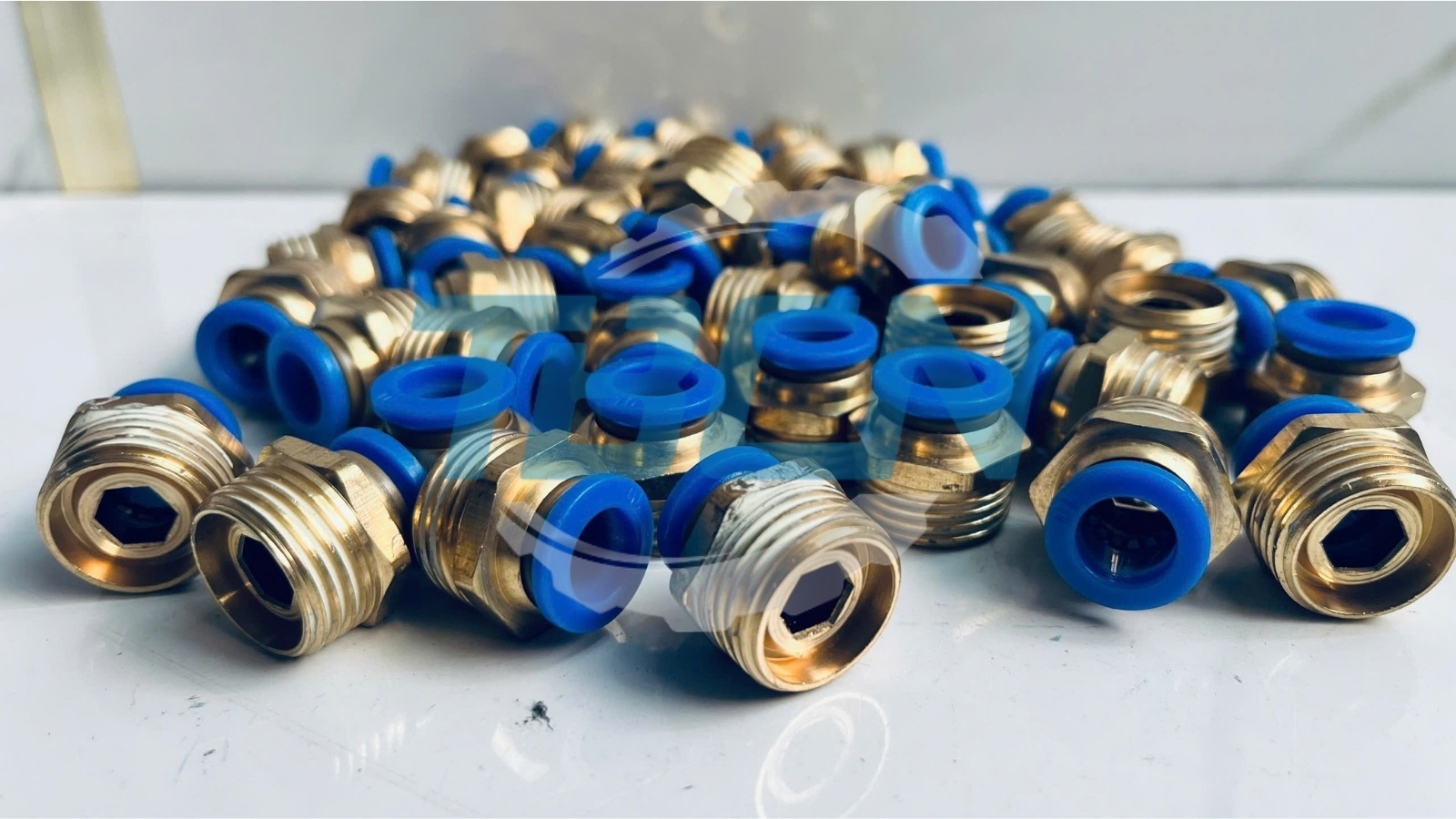 Đầu nối khí nén thẳng ren ngoài PC