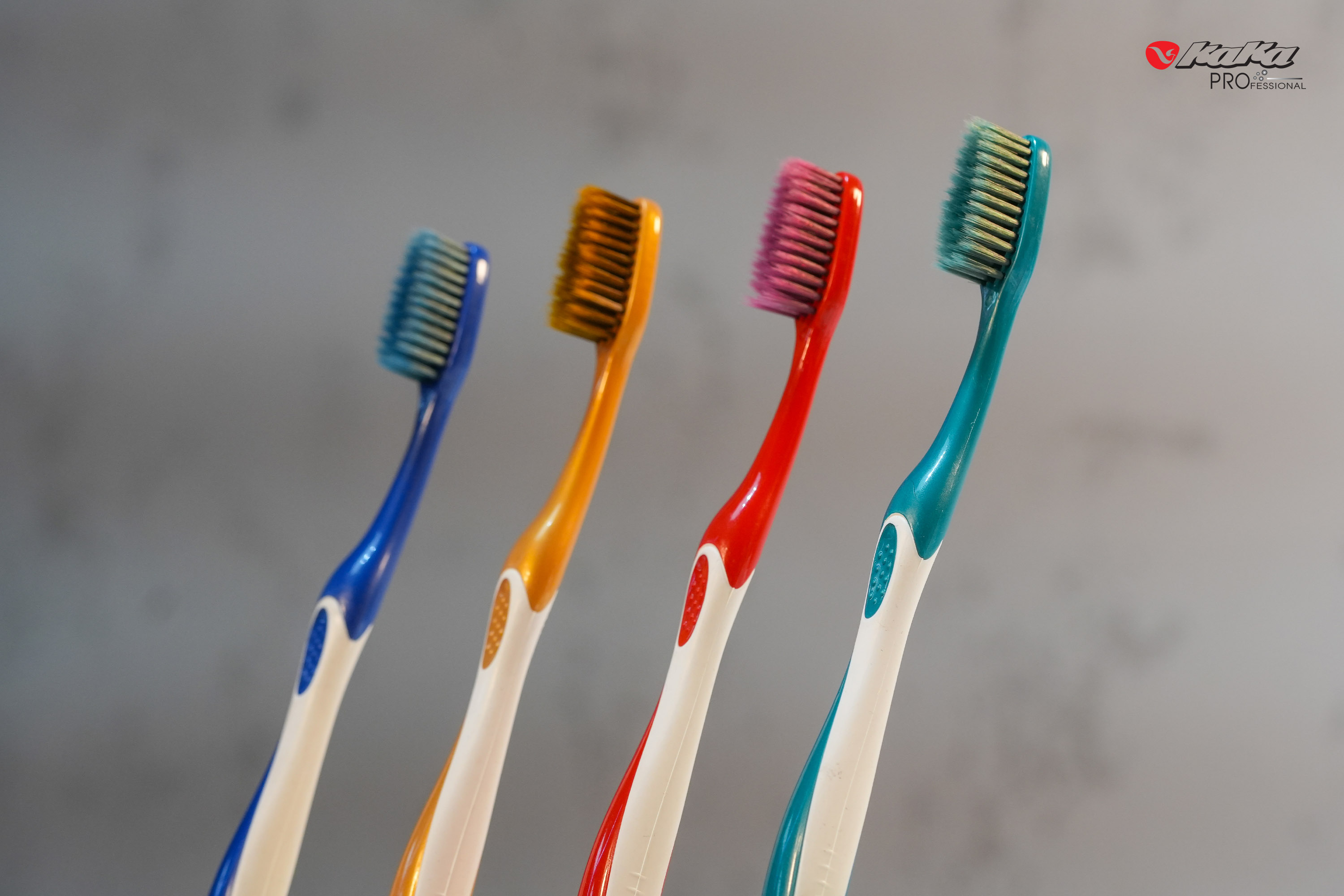 Hơi thở thơm mát cùng bàn chải đánh răng KaKa