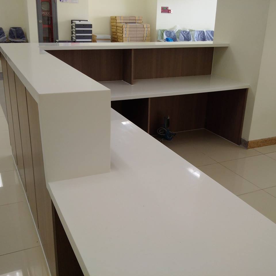 Đá solid surface làm mặt bàn
