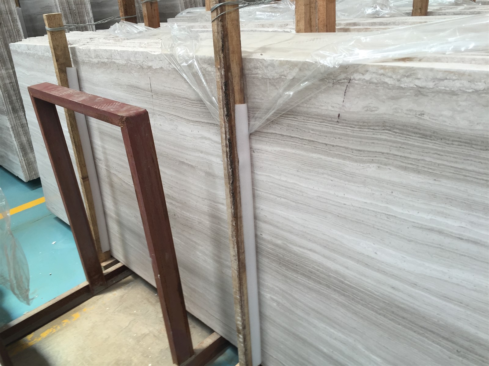 Hình ảnh thực tế đá Marble Grey Seperggiante tại xưởng sản xuất.