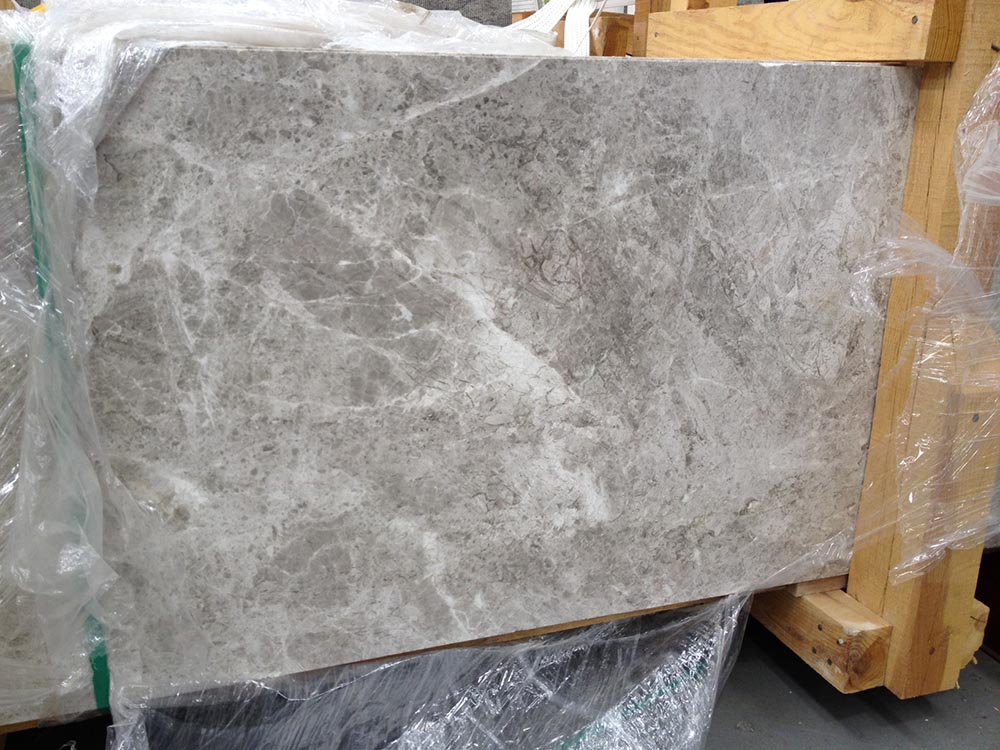 Ảnh thực tế đá Marble Tundra Grey tại xưởng sản xuất.