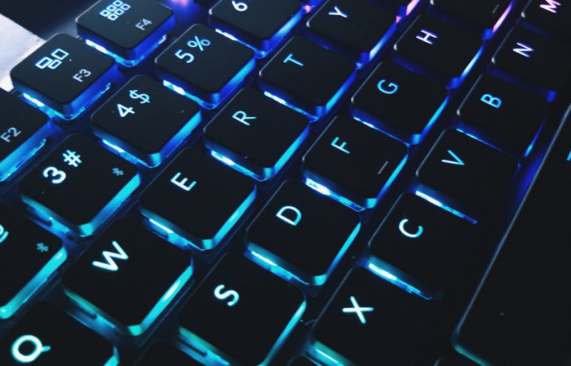 TẠI SAO BÀN PHÍM MÁY TÍNH LẠI SẮP XẾP THEO BỐ CỤC QWERTY, MÀ KHÔNG PHẢI ABCDEF?