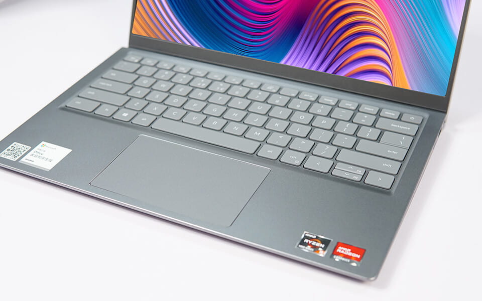 Touchpad và bàn phím của Dell Inspiron mang lại trải nghiệm tốt