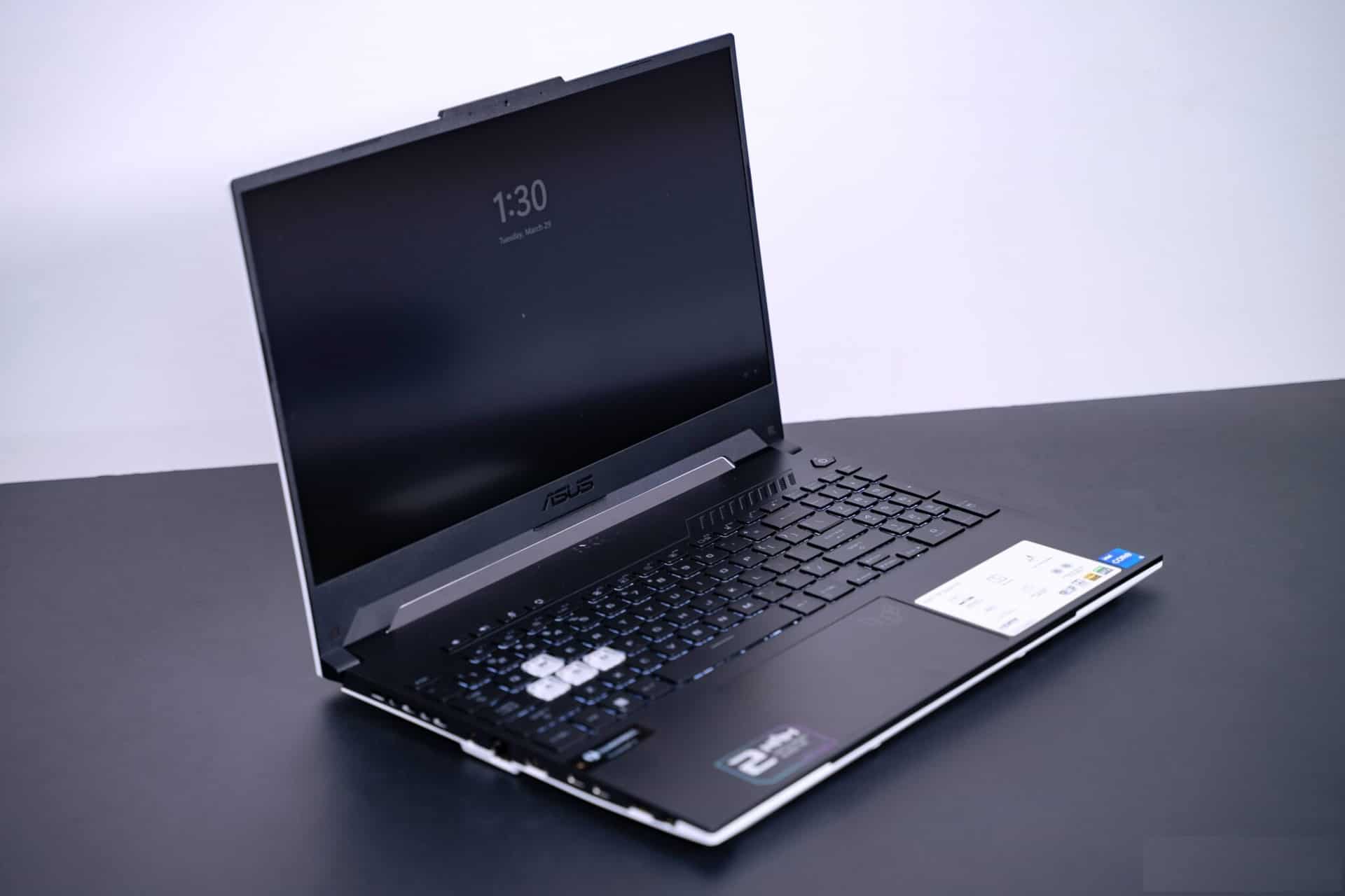 Màn hình 15.6 inch FHD IPS, viền mỏng, chống chói