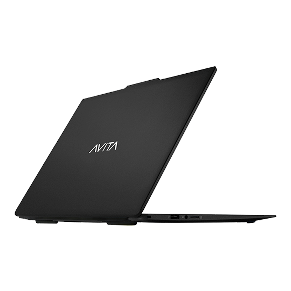 Hệ thống tản nhiệt lớn, nhiều cánh quạt làm mát