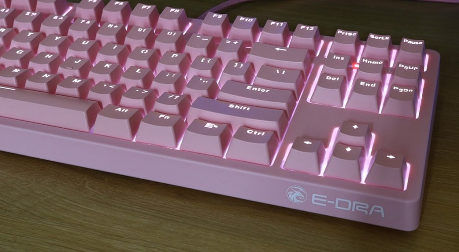 Bàn phím chỉ có một màu Led trắng, giữ tông màu chủ đạo