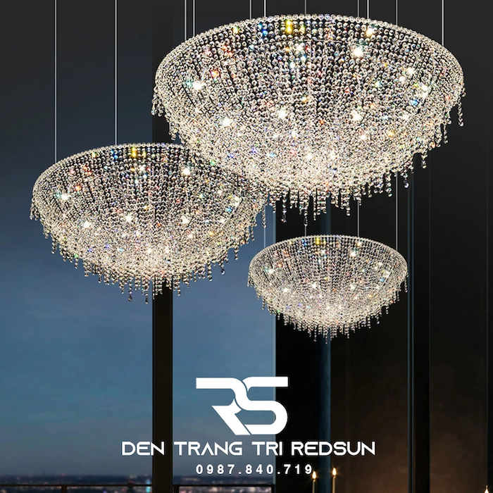 Mẫu đèn chùm pha lê thiết kế hình tròn thu hút