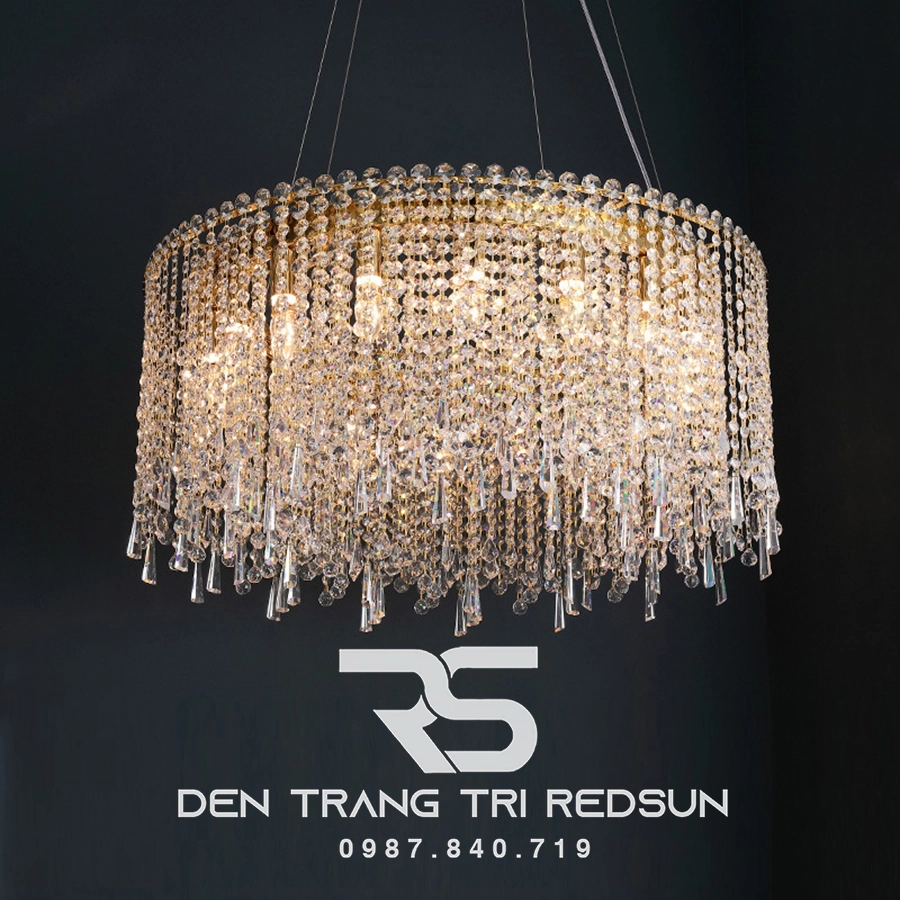 Đèn chùm thả bàn ăn đang được mọi người ưa chuộng hiện nay