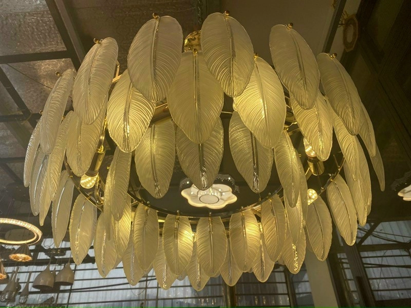 Đèn chùm thả bàn ăn thiết kế lông vũ