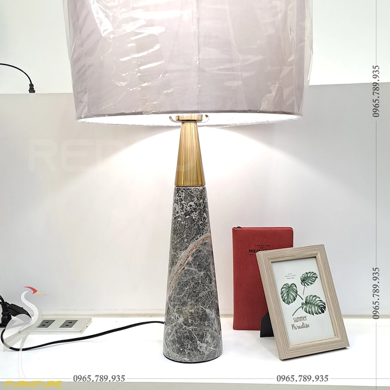 Mẫu đèn bàn DB2053 với khả năng chiếu sáng tốt