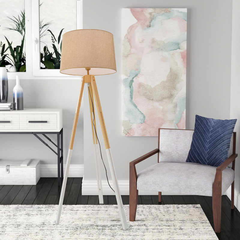 Đèn đứng vừa trang trí vừa cung cấp được ánh sáng cho không gian