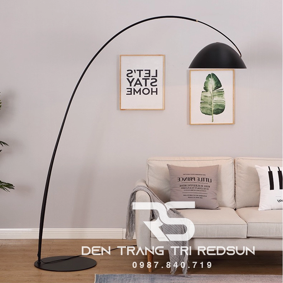 Đèn cây góc sofa tạo không gian thư giãn và cũng dễ dàng di chuyển