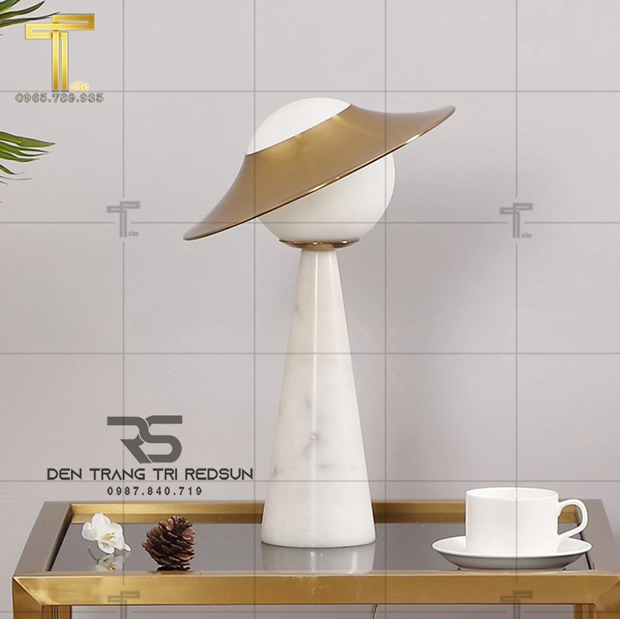 Mẫu đèn này được làm từ chất liệu hợp kim và đá Granite tạo nên sự chắc chắn