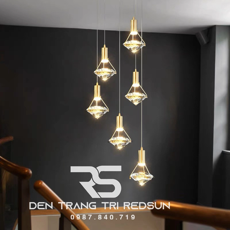 Đèn thả cầu thang thông tầng đơn giản nhưng thu hút