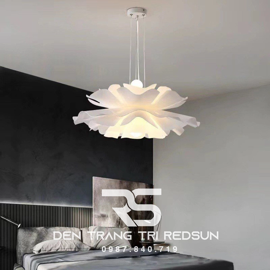 Đèn thả phòng ngủ giúp tạo điểm nhấn cho không gian