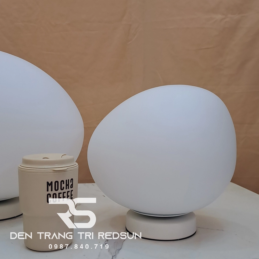 Thiết kế đèn trang trí để bàn đơn giản mà đẹp