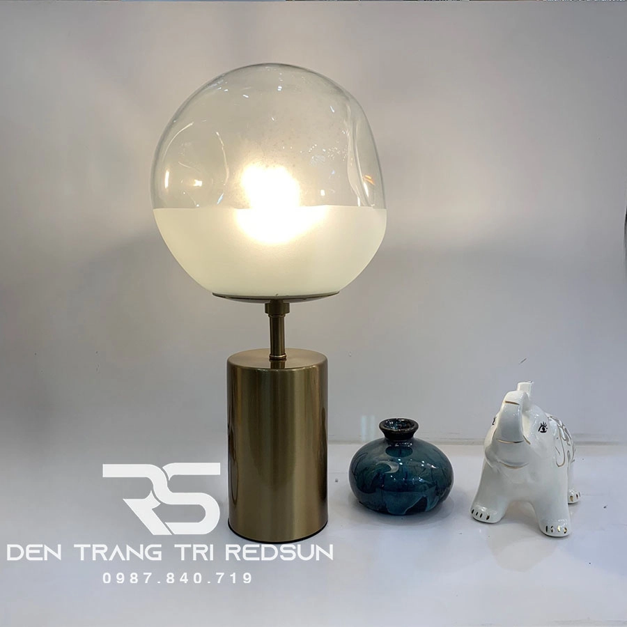 Đèn để bàn trang trí đơn giản, hiện đại