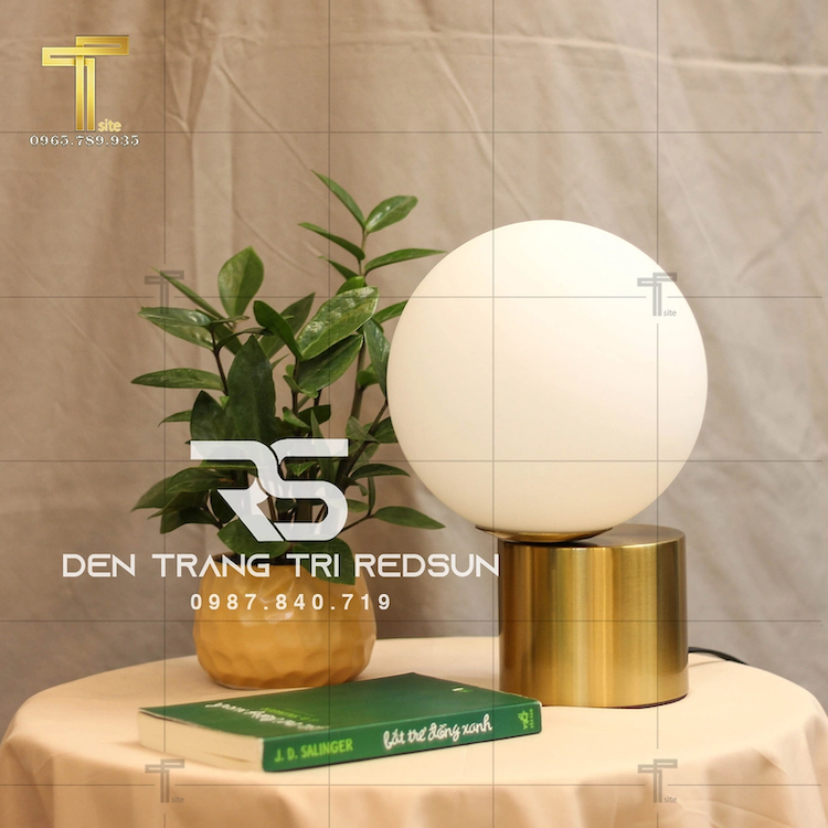 Đèn bàn trang trí đơn giản