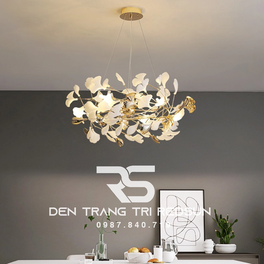 Mẫu đèn treo decor họa tiết giúp không gian thu hút