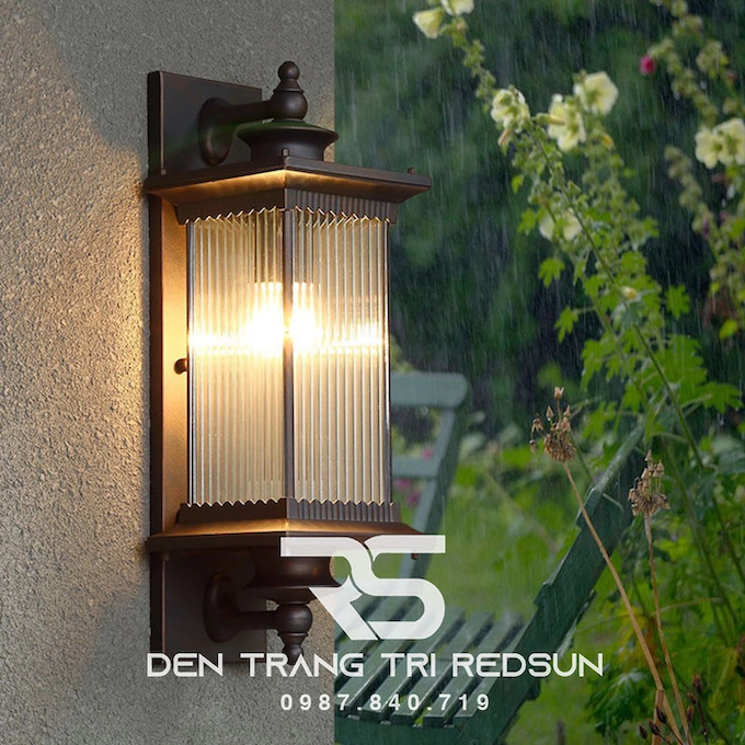 Đèn tường ngoài trời tân cổ điển không chỉ để chiếu sáng mà còn tăng tính thẩm mỹ