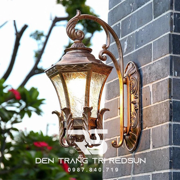 Đèn tường ngoài trời tân cổ điển Redsun hiện đang được ưa chuộng hiện nay