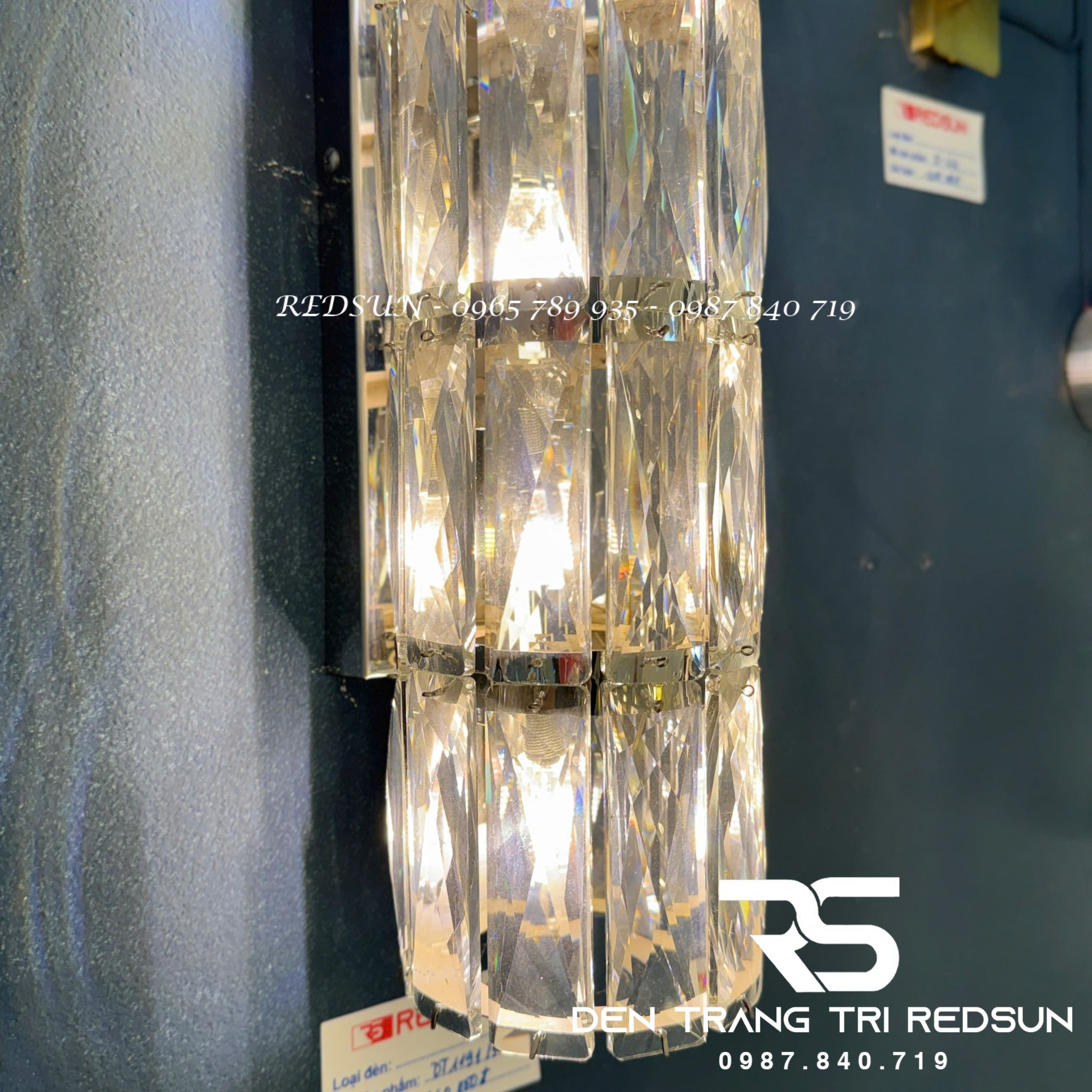 den-tuong-pha-le-trang-tri-phong-khach-hien-dai-dt1191-5