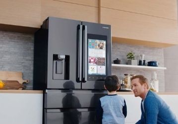 HOW DOES A REFRIGERATOR WORK? HOW DOES A REFRIGERATOR WORK?