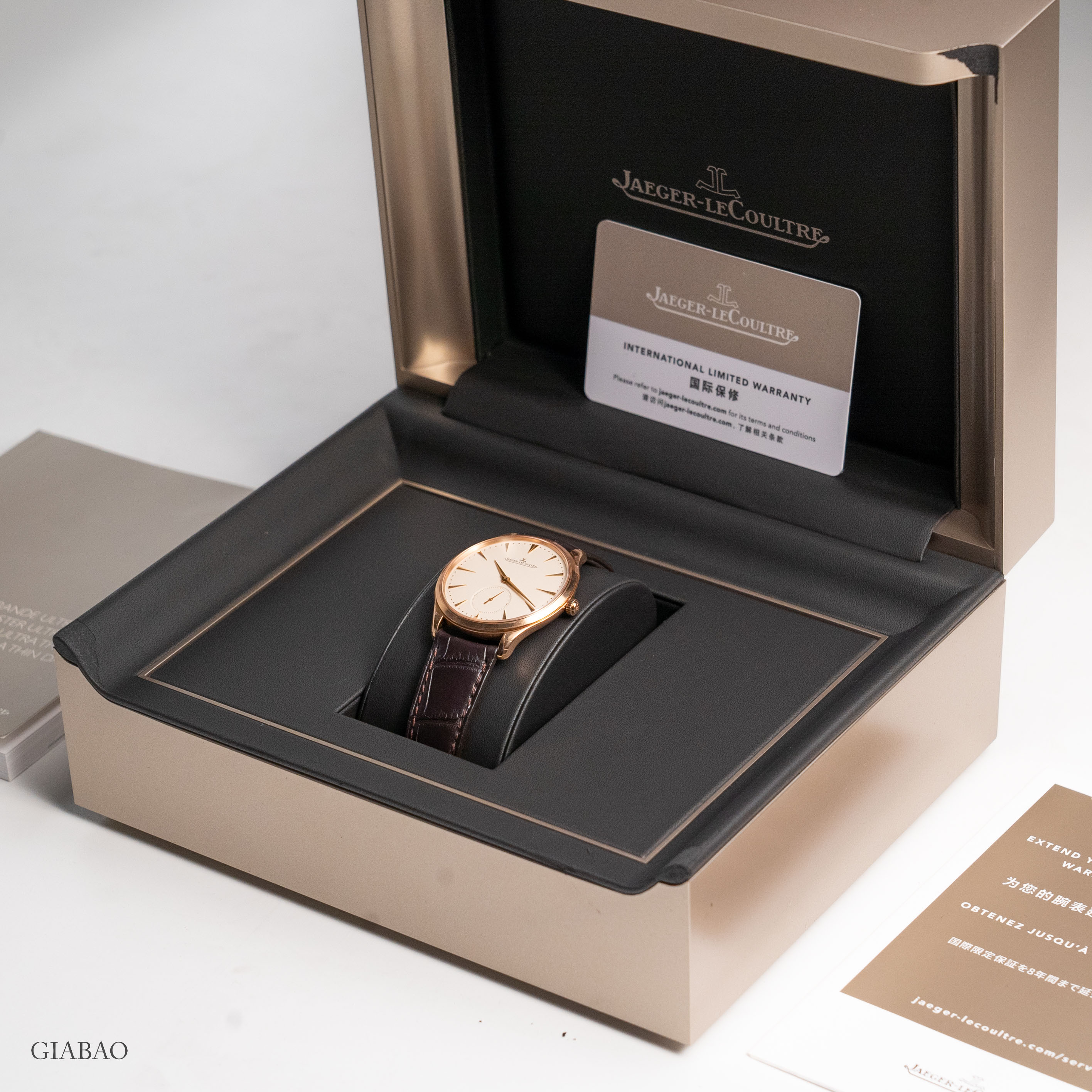 Jaeger-Lecoultre Master Ultra Thin Q1272510 (dây da tổng hợp, 3 kim, máy chạy cơ, hàng kèm hộp, giấy hướng dẫn, thẻ bảo hành) S/N 3121006. hàng mới 100%