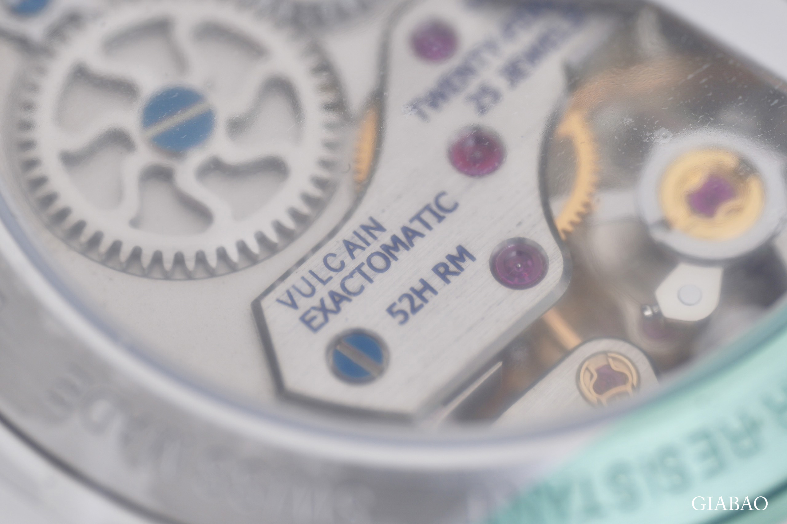 Đồng hồ đeo tay thương hiệu Vulcain, dòng sản phẩm Cricket President, Ref no: 100273A80.BAC201 Vulcain, dòng sản phẩm Cricket President, Ref no: 100273A80.BAC201, mặt số màu cá hồi size 39mm, máy lên cót tay, vỏ đồng hồ thép không gỉ 316L, dây da bê màu đen, mới 100%