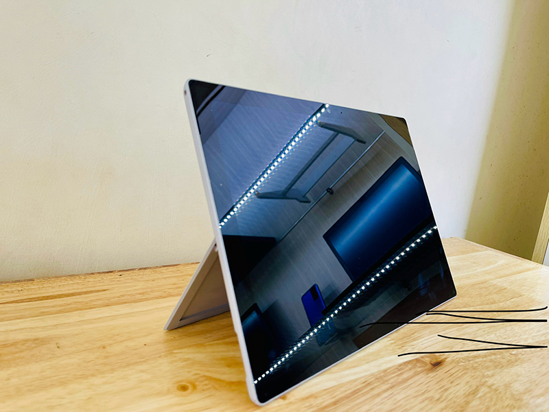 Surface Pro 6 thiết kế gọn nhẹ, chất lượng cao cấp