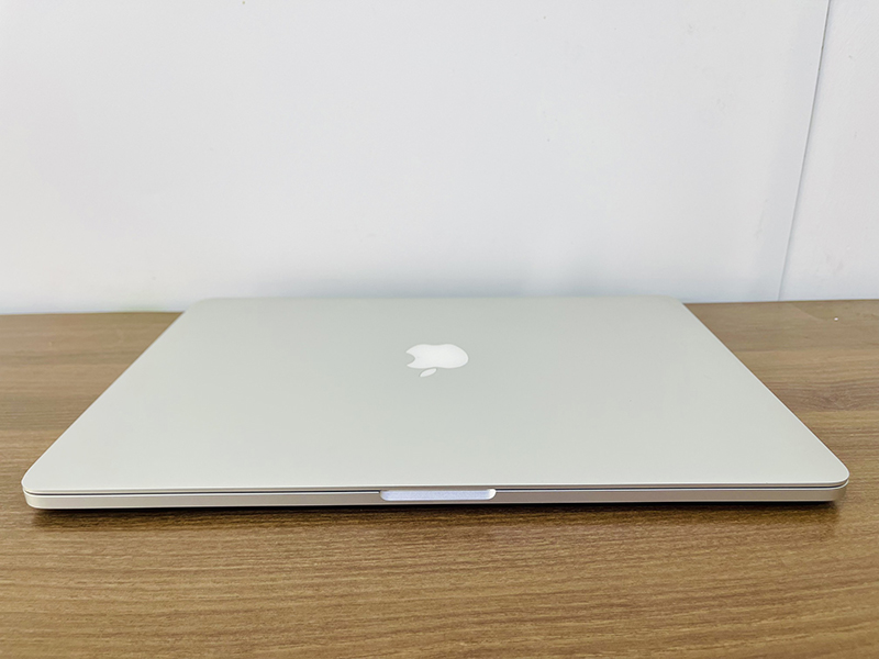 Macbook Pro 15 A1398 i7 mạnh mẽ, giá rẻ 2023.
