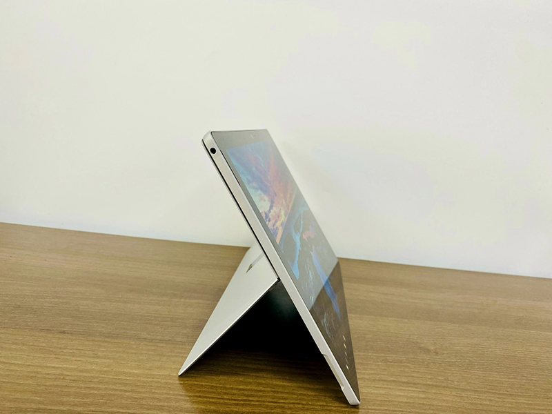 Surface Pro 5 i5 giá rẻ BMT - Gò Vấp, tphcm.
