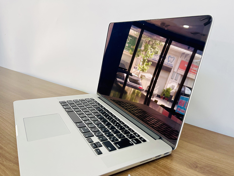 Macbook Pro 15 A1398 i7 mạnh mẽ, giá rẻ 2023.