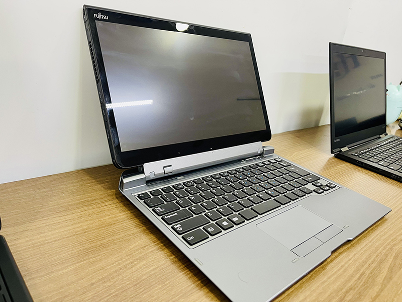 Fujitsu Q737 giá rẻ giá sốc 2023