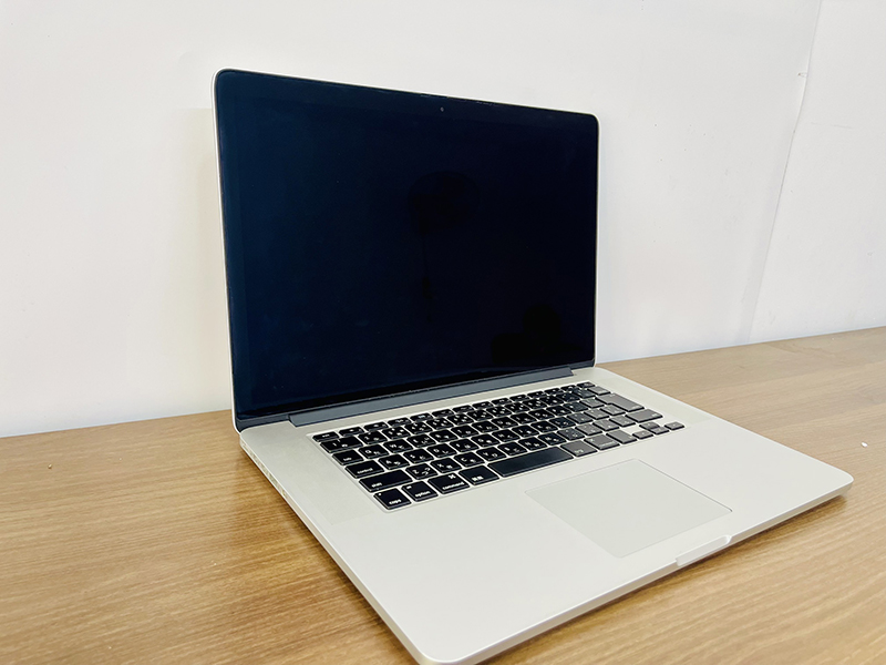 Macbook Pro 15 A1398 i7 mạnh mẽ, giá rẻ 2023.