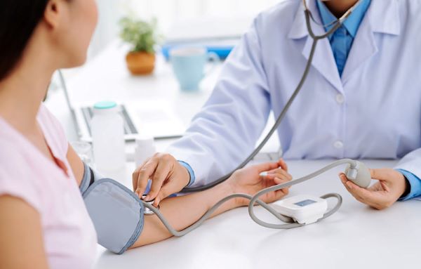 Chăm sóc sức khỏe phụ nữ sau tuổi 40