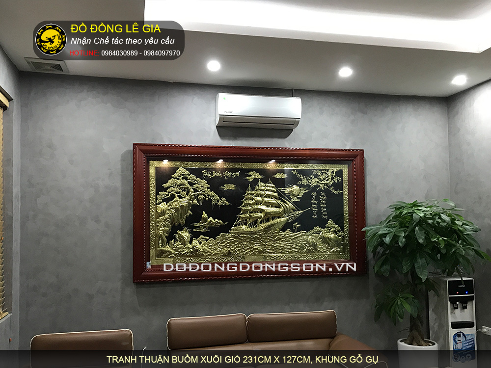 Những ai thích hợp treo tranh đồng thuận buồm xuôi gió khung gỗ gụ?