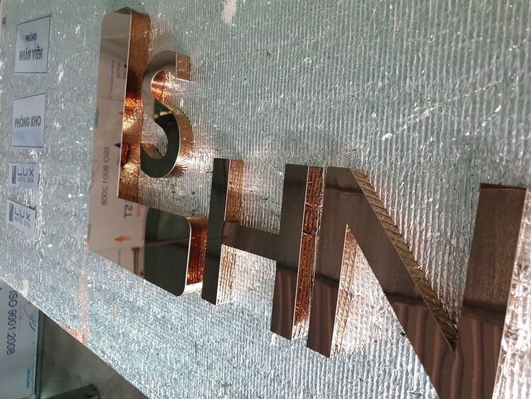 gia công chữ inox giá rẻ