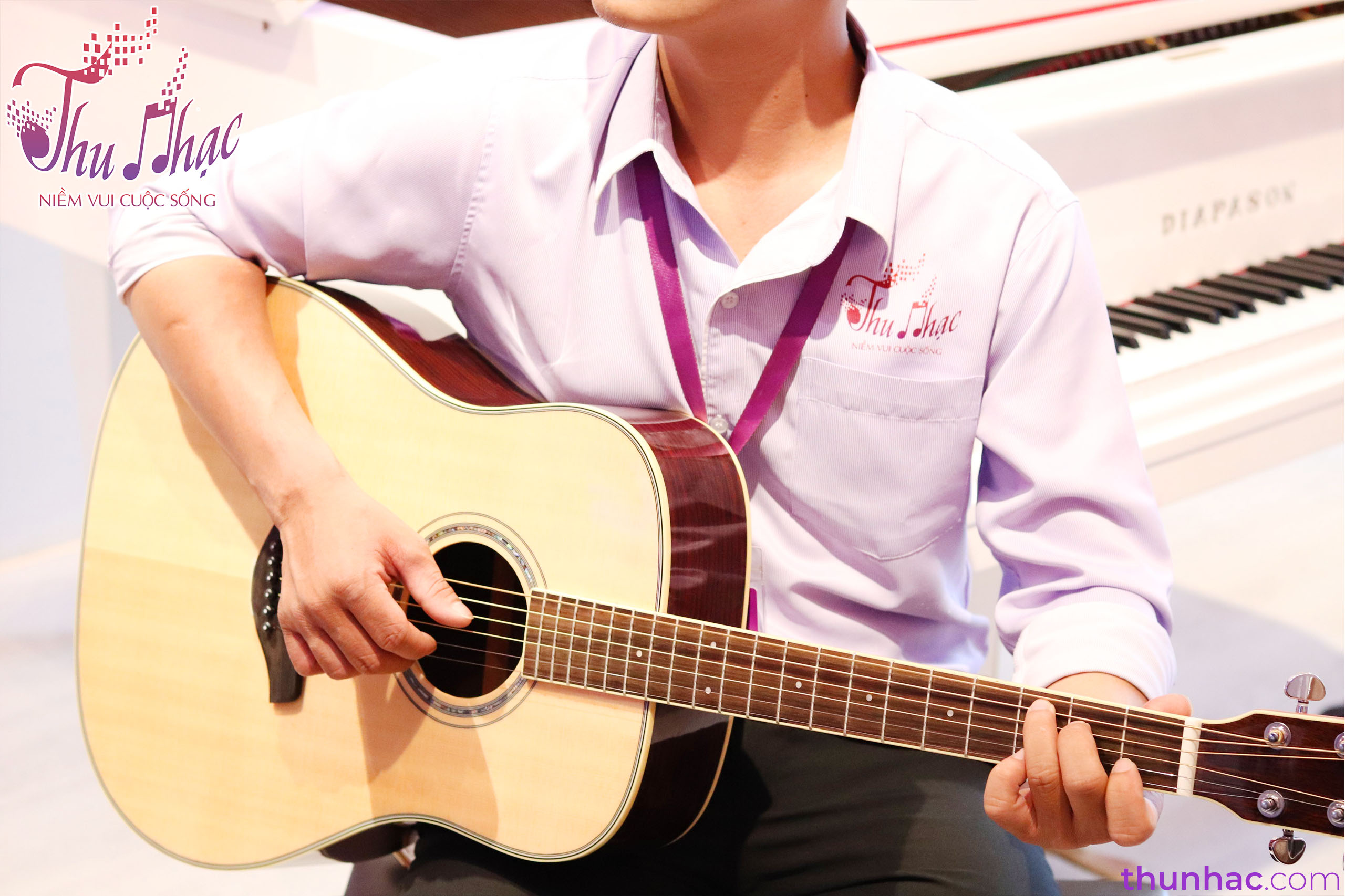 học đàn guitar cho người lớn tại TPHCM