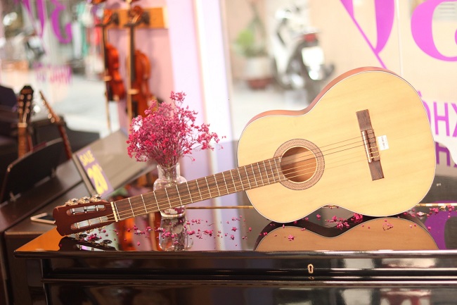 Mua đàn guitar classic cơ điển chính hãng ở đâu tại Tphcm