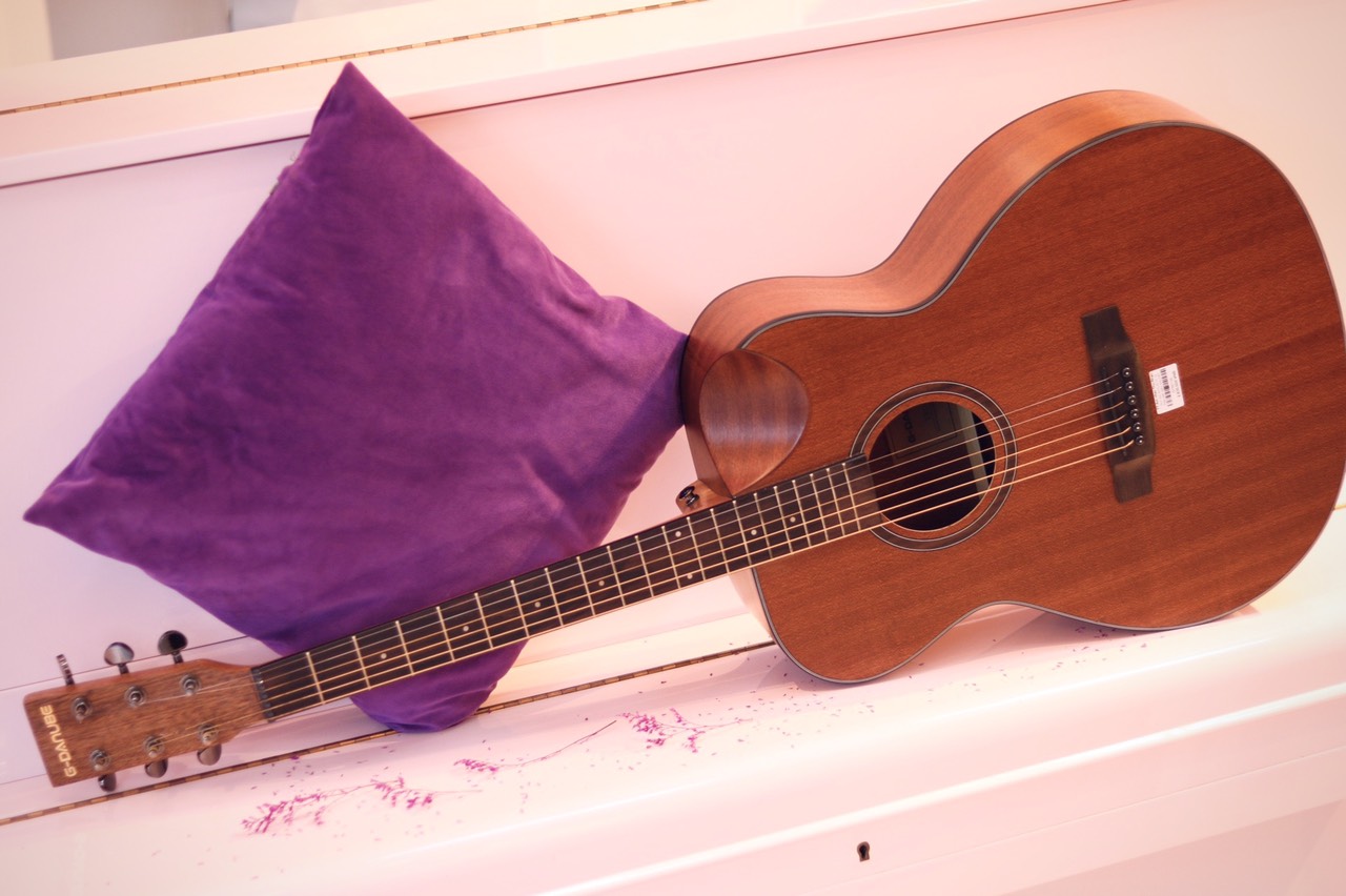 Mua đàn guitar acoustic chính hãng cho trẻ