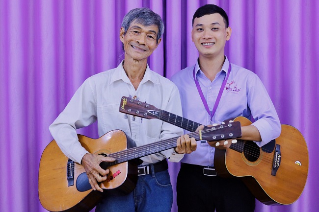 dạy đàn guitar đệm hát