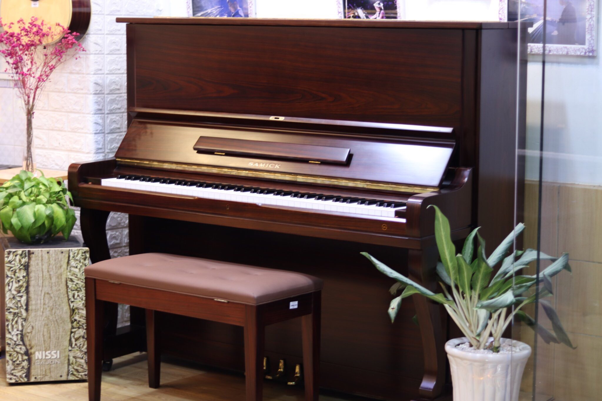 Mẫu đàn upright piano cơ có sẵn tại cửa hàng Thu Nhạc TPHCM