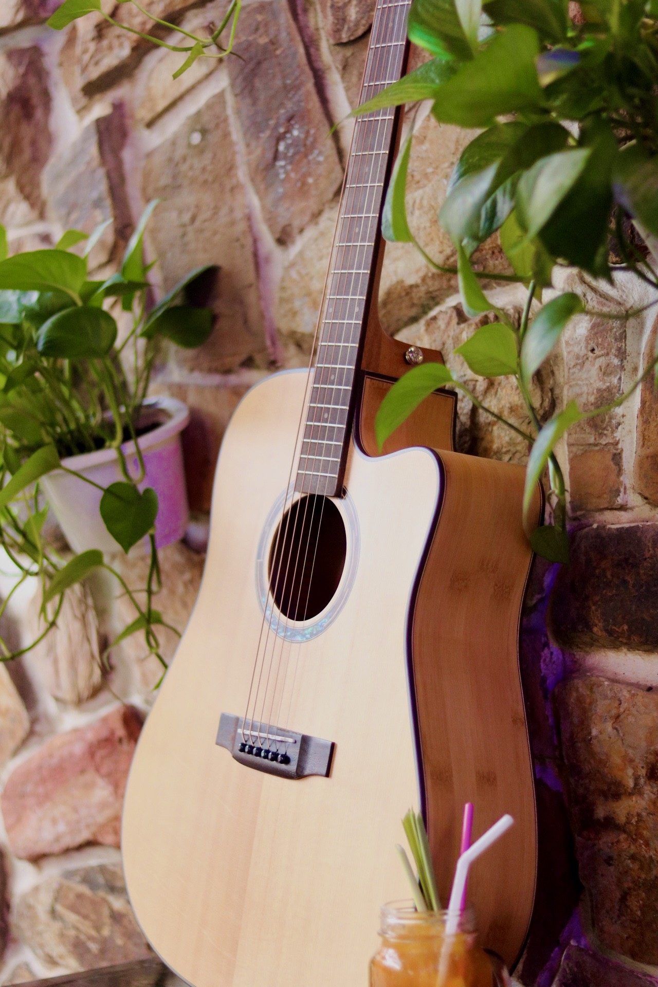 mua đàn guitar giá rẻ