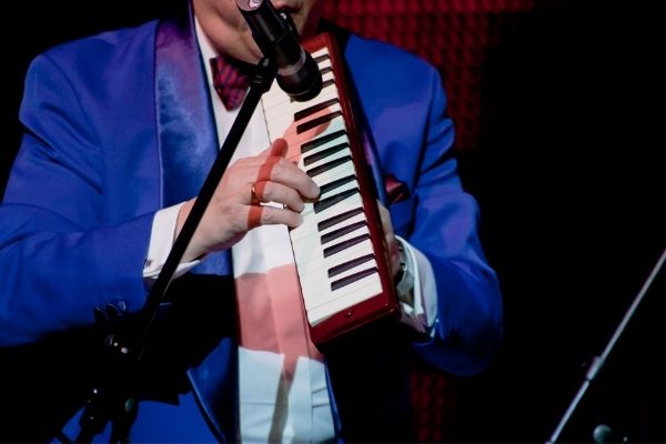 Biểu diễn bằng đàn melodion 37 phím