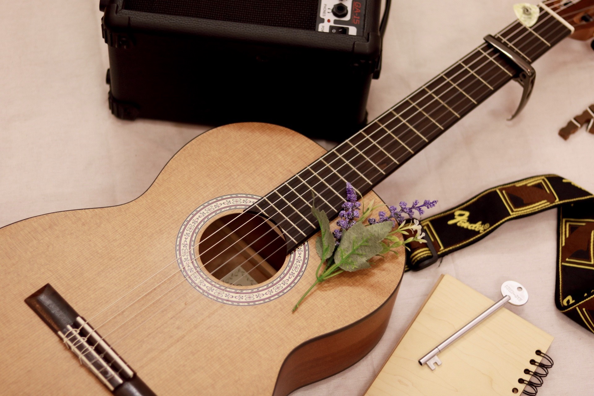 Mua đàn guitar uy tín tốt nhất ở đâu tại TP. HCM