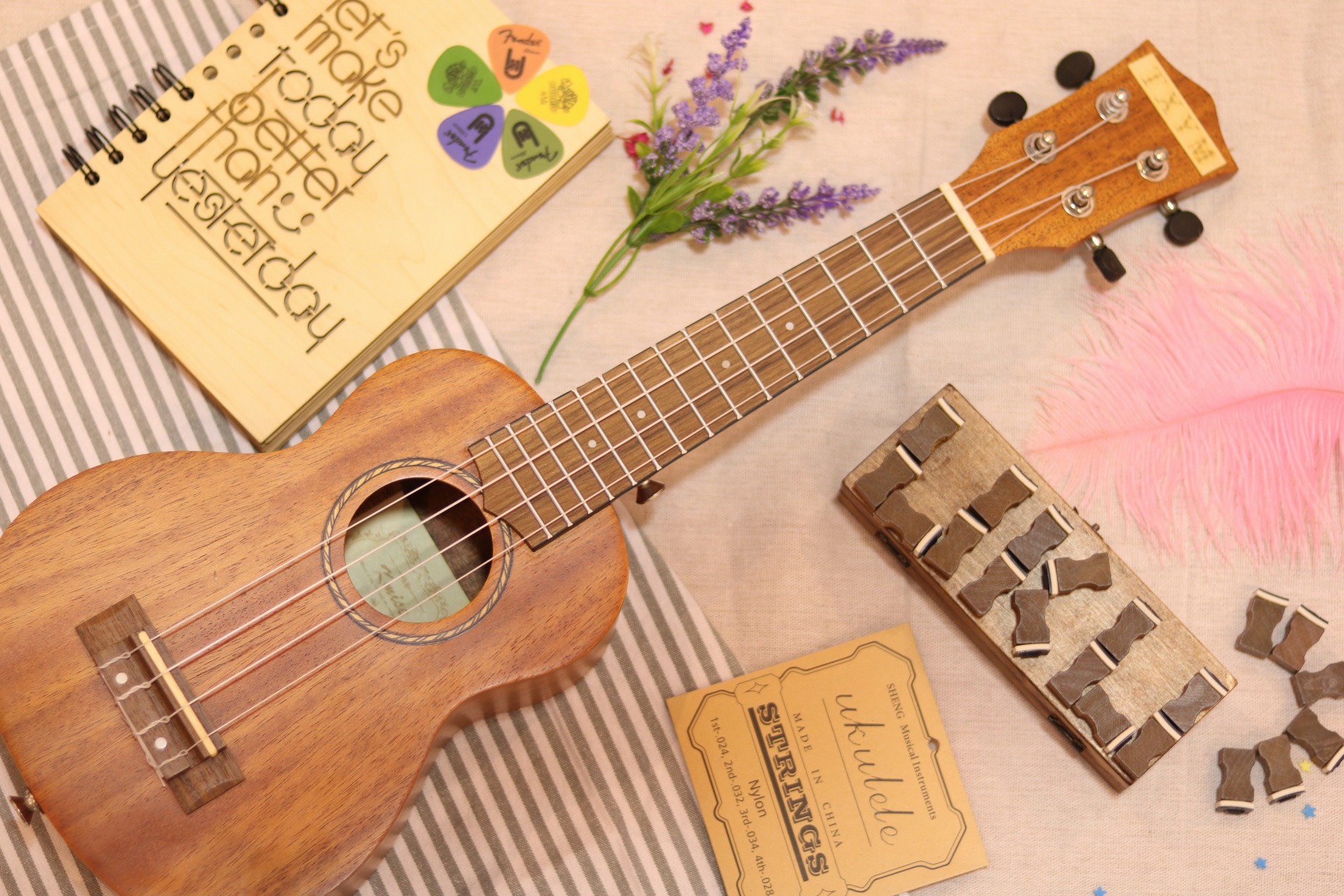 Đàn ukulele gỗ