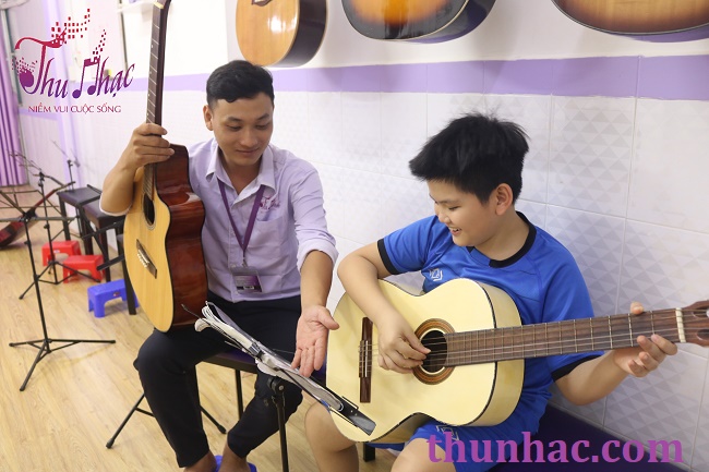 khóa học đàn guitar uy tín tphcm